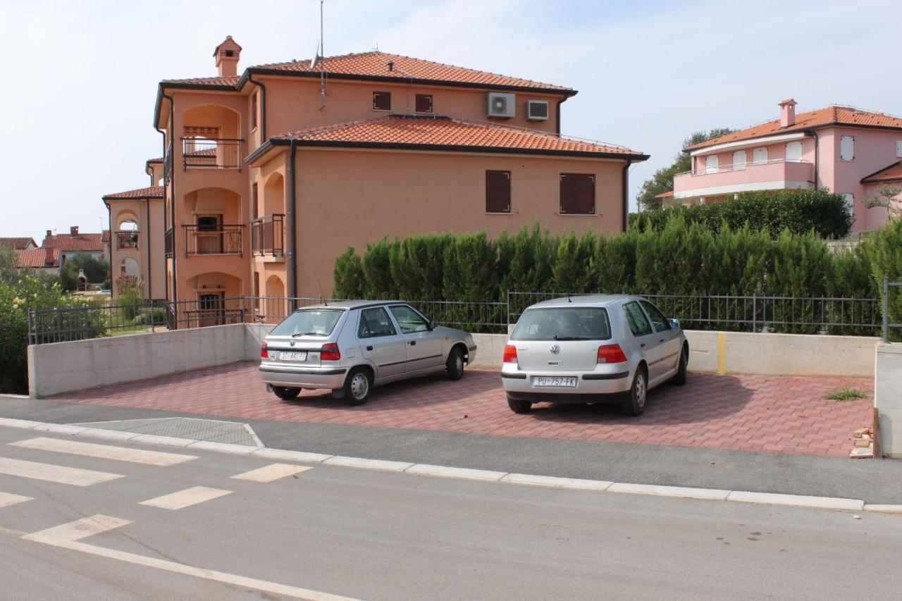 Apartments With A Swimming Pool Novigrad - 7078 Luaran gambar