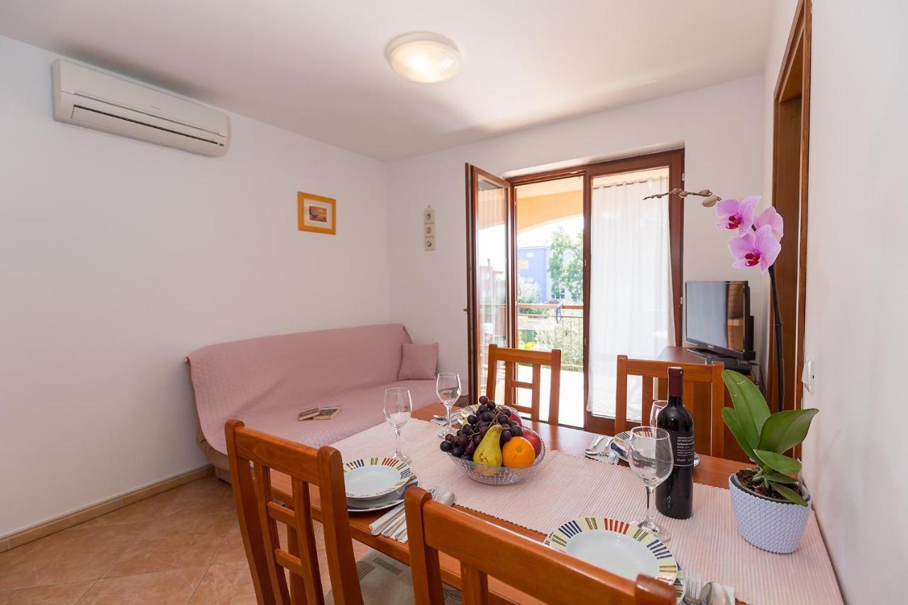 Apartments With A Swimming Pool Novigrad - 7078 Luaran gambar