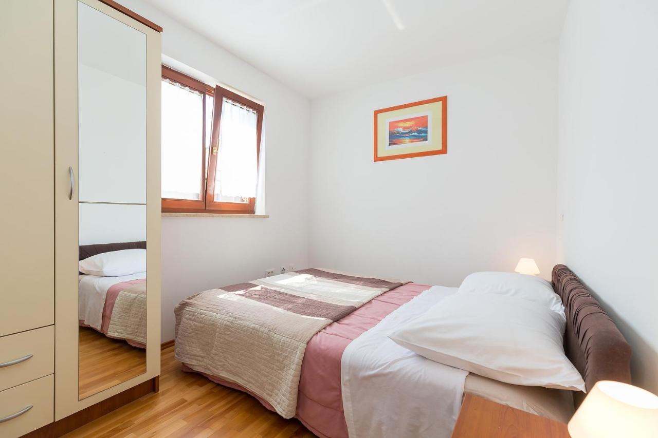 Apartments With A Swimming Pool Novigrad - 7078 Luaran gambar