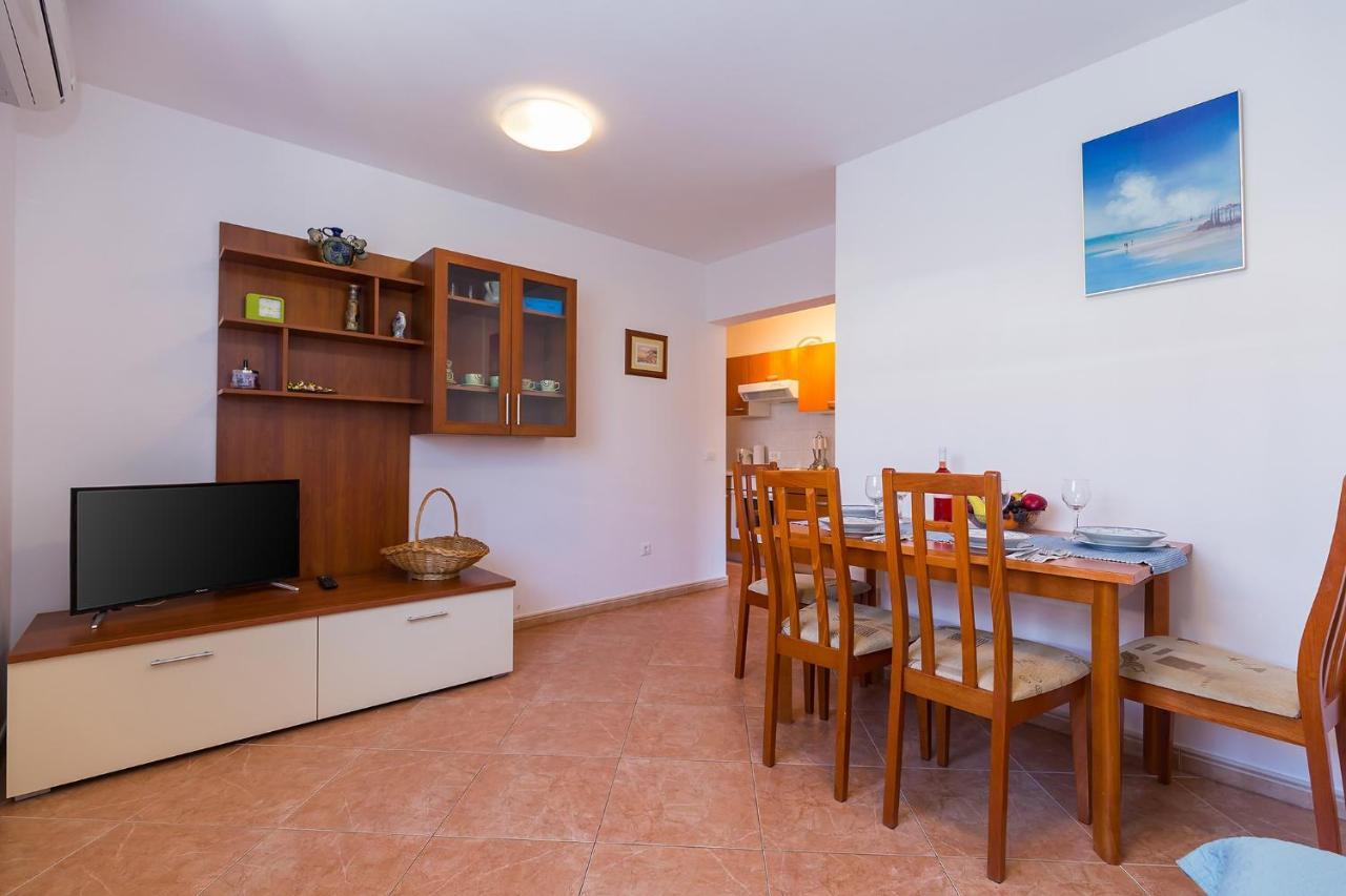 Apartments With A Swimming Pool Novigrad - 7078 Luaran gambar